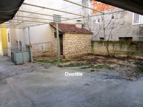 Vodice, prodaje se prizemlje kuće
