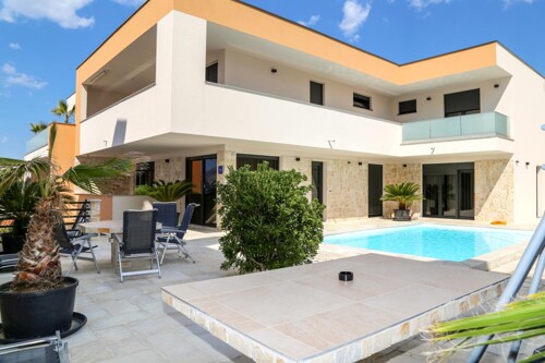 Thumbnail 4687395 - 18