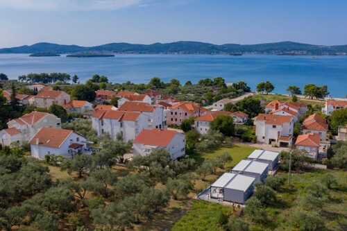 Thumbnail 4687424 - 9