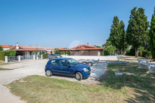 Thumbnail 4687658 - 10