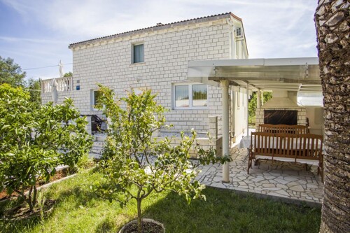 Thumbnail 4687682 - 3