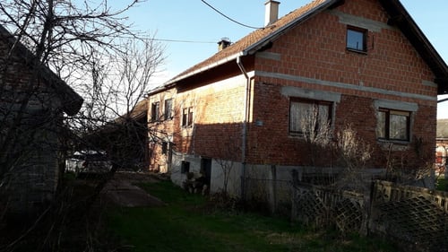 Jasenovac blizina, uz Unu, prizemnica 100 m2