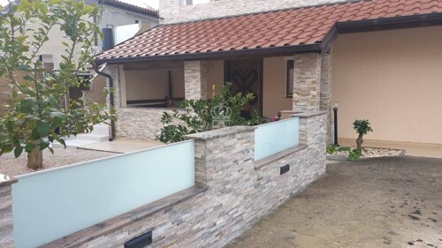 !! PRILIKA !! Kuća sa 4 apartmana-blizina centra