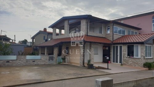 !! PRILIKA !! Kuća sa 4 apartmana-blizina centra
