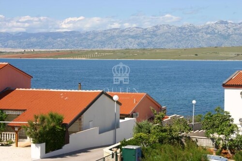6 APARTMANA sa bazenom-treći red od mora !!