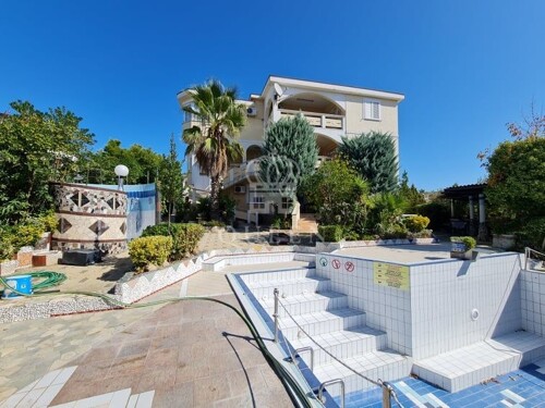 Stambeni kompleks sa bazenom-1500m2