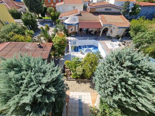Stambeni kompleks sa bazenom-1500m2