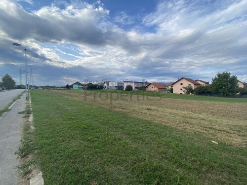 KLARA - GRAĐEVINSKO ZEMLJIŠTE ZA 19 STAMBENIH JEDINICA PO 450 m2 BRPa