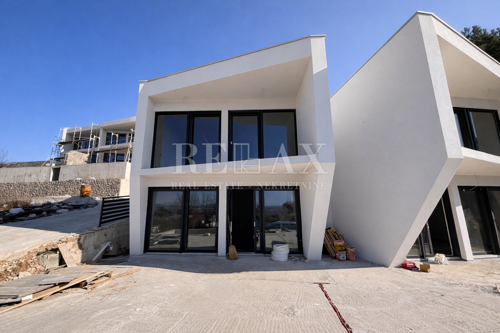 Jadranovo - vila s bazenom, novogradnja