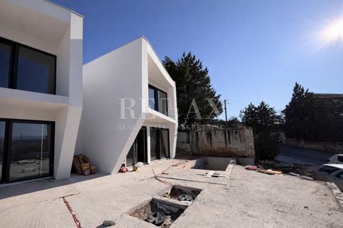 Jadranovo - vila s bazenom, novogradnja