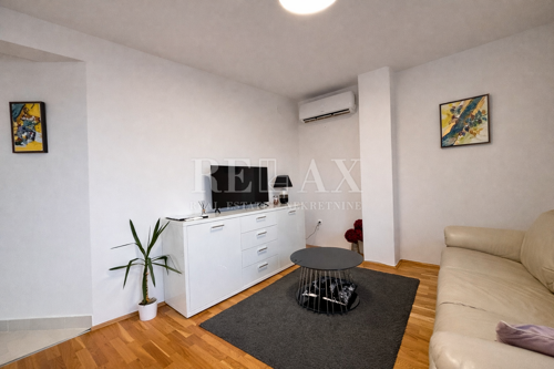 Novi Vinodolski - dvosobni stan s parkirnim mjestom