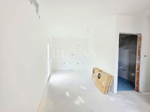 Crikvenica - stan s velikom terasom, parking