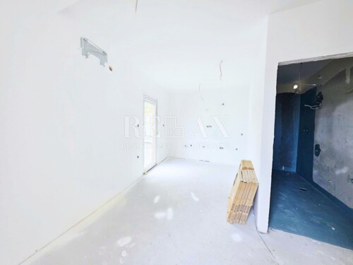 Crikvenica - stan s velikom terasom, parking