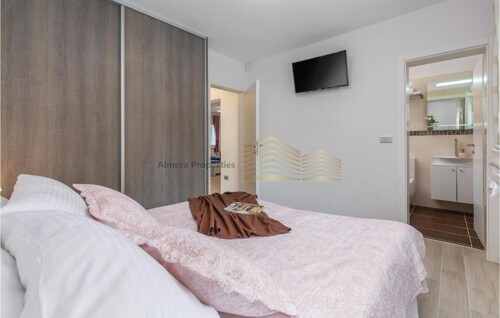 Thumbnail 4782845 - 10