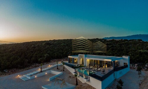 Kuća sa bazenom kraj Novalje