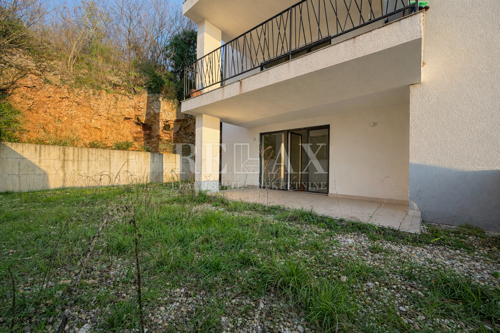 Crikvenica - stan s okućnicom, novogradnja