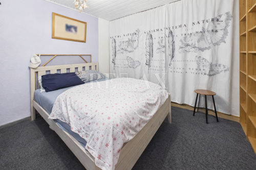 Novi Vinodolski - dvojna kuća s 3 apartmana