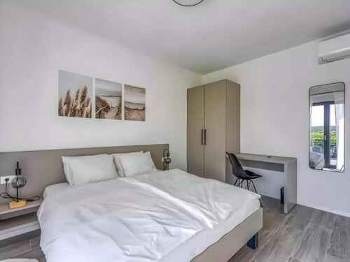 Thumbnail 4782856 - 12