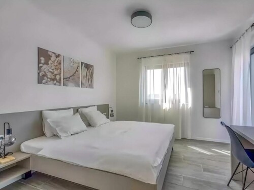 Thumbnail 4782856 - 13