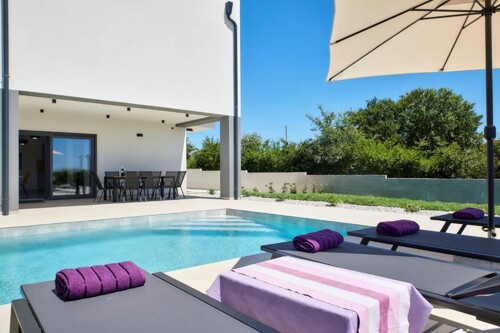 Thumbnail 4782863 - 7