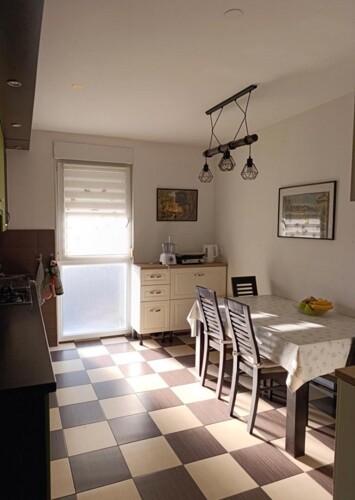 RENOVIRANI TROSOBNI STAN NA VIDIKOVCU, PULA!