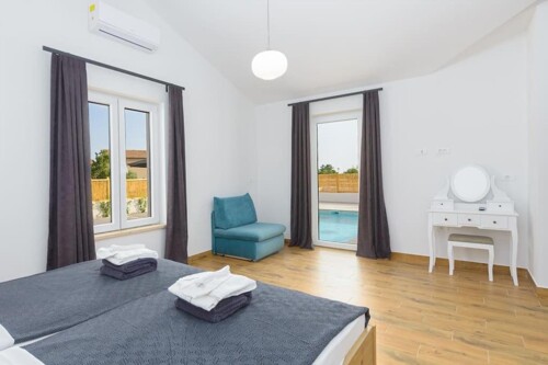 Thumbnail 4782871 - 13