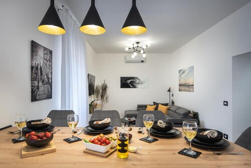 RENOVIRAN STAN U CENTRU GRADA,PULA!