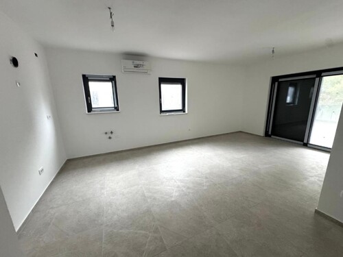 MEDULIN, LUKSUZNA NOVOGRADNJA NA PRVOM KATU STAMBENE ZGRADE!