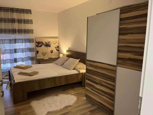 STAN U PULI S PREDIVNIM POGLEDOM NA GRAD!PRILIKA!