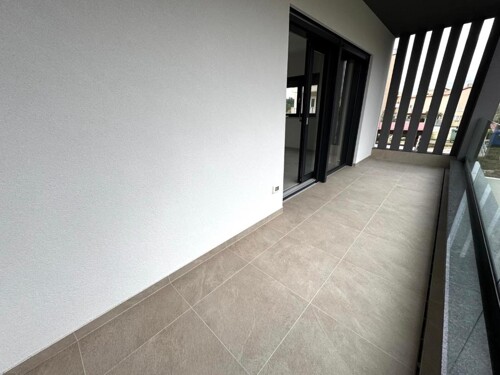 LUKSUZUNA NOVOGRADNJA U PREMANTURI NA PRVOM KATU!