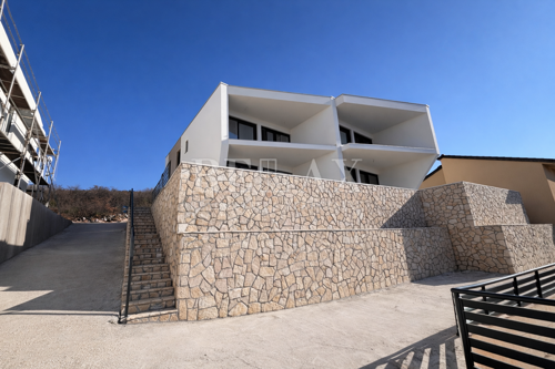 Jadranovo - dvojna vila s bazenom i okućnicom