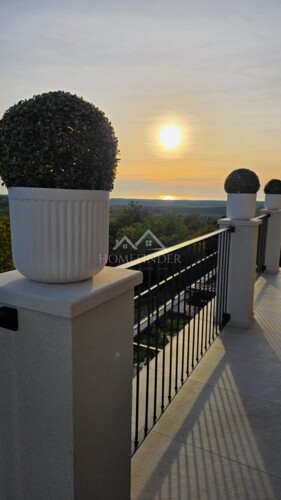 Unikatna luksuzna vila s pogledom, 384m²