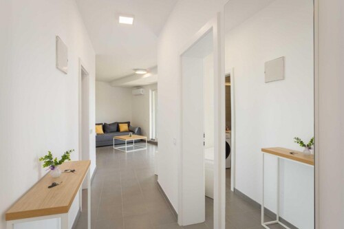 STAN NA PRVOM KATU S VRTOM