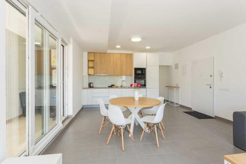 STAN S POGLEDOM NA MORE I VRTOM