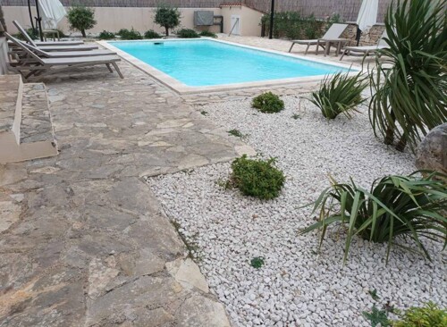 Svetvinčenat, prekrasna kamena vila s bazenom!