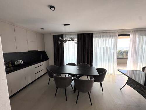 LUKSUZNI STAN S POGLEDOM NA MORE,MEDULIN,PRILIKA!