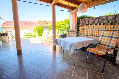 Dramalj - dio kuće sa 2 stana