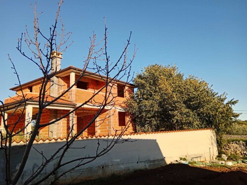 ROH BAU KUĆA S BAZENOM