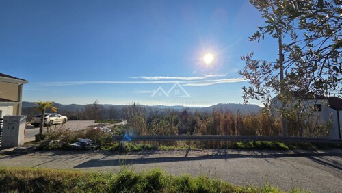 Atraktivno građevinsko zemljište, 1473m², Buje, Istra