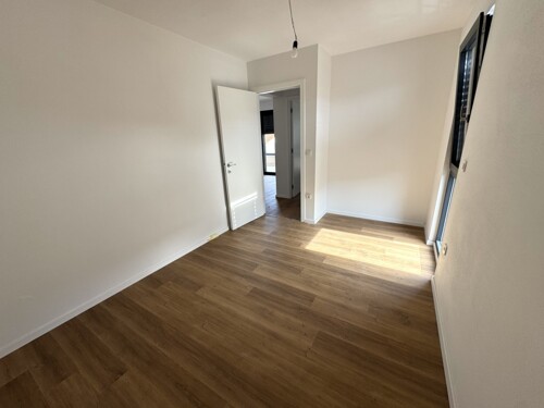 Thumbnail 4782935 - 5