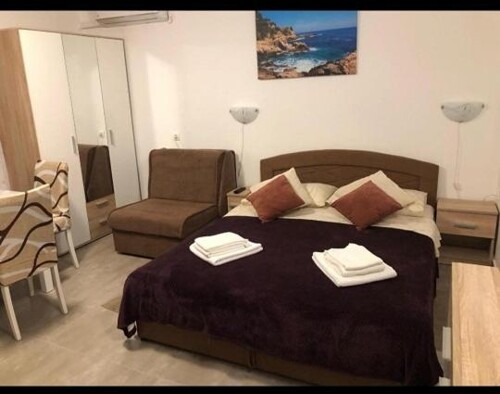 JEDNOSOBAN STAN U BLIZINI MORA NA 50 METARA,POREČ