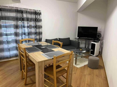 STAN U PULI S PREDIVNIM POGLEDOM NA GRAD!PRILIKA!