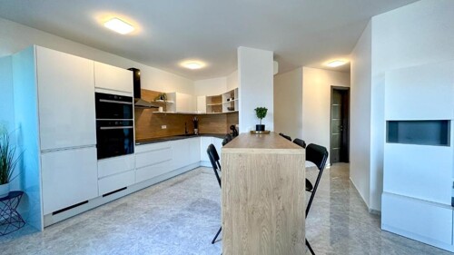 LUKSUZNI STAN U PJEŠČANOJ UVALI