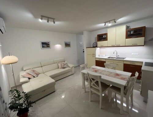 Prekrasan dvosoban apartman na 1.katu, Peroj!