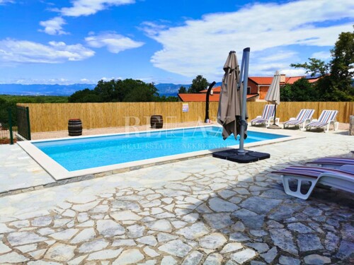 Dobrinj - adaptirana kamena vila, bazen