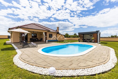 Kuća s bazenom, Pitomača, 120 m²
