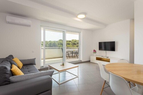 STAN S POGLEDOM NA MORE I VRTOM