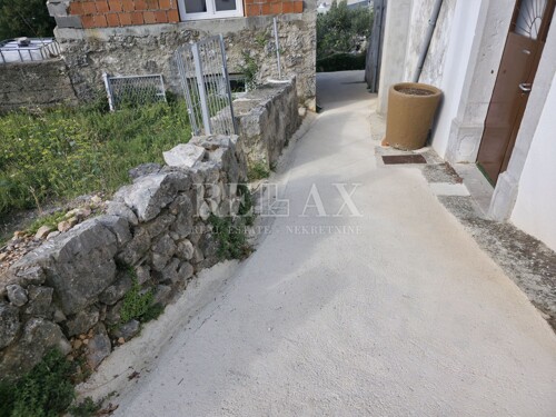 Crikvenica - SNIŽENO ! starina za kompletnu adaptaciju