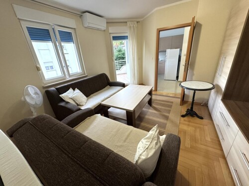 STAN NA VRHUNSKOJ POZICIJI U PULI SAMO 70 METARA OD PLAŽE