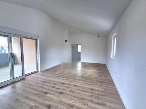 PROSTRAN I OSUNČAN STAN FAŽANA,PRILIKA!